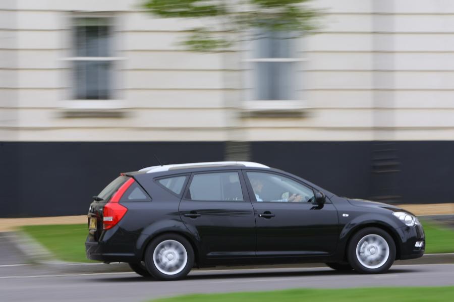  Kia cee&rsquo;d SW 2009 года  (фото 38 из 61)